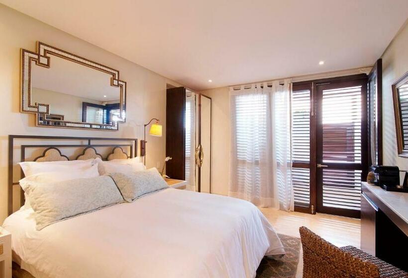 غرفة ديلوكس, Capellan De Getsemani