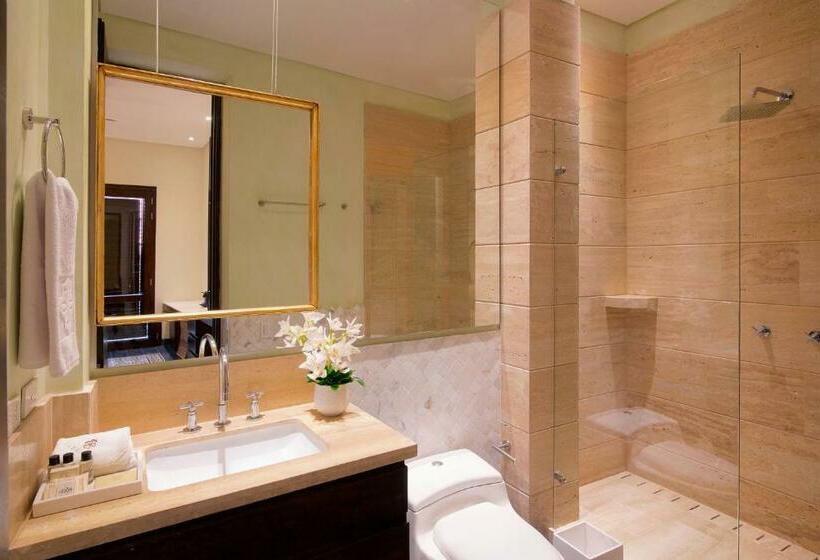 Номер Deluxe, Capellan De Getsemani