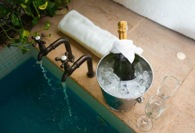 غرفة ديلوكس, Capellan De Getsemani