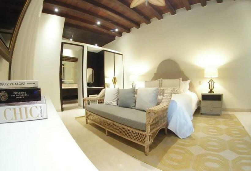 جناح جونيور, Capellan De Getsemani