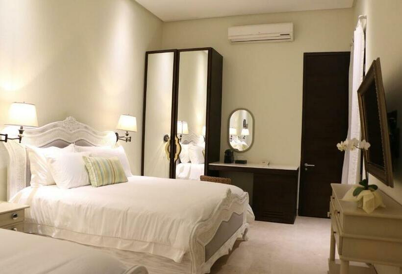 غرفه قياسيه سريرين مزدوجين, Capellan De Getsemani