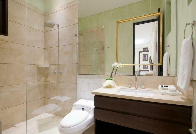 غرفه قياسيه سريرين مزدوجين, Capellan De Getsemani