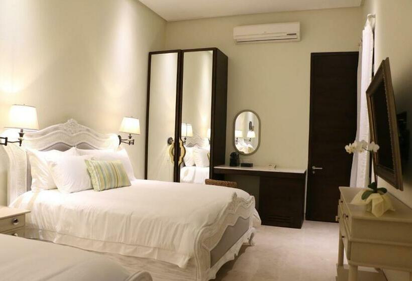 غرفه قياسيه سريرين مزدوجين, Capellan De Getsemani