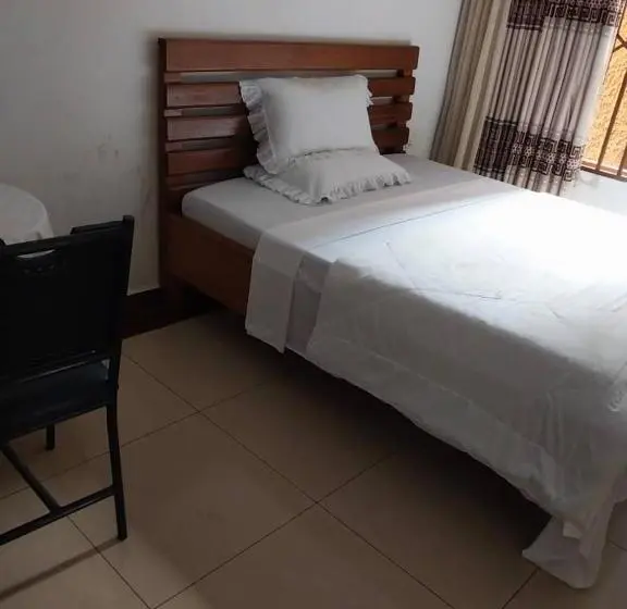 اتاق خانوادگی, Boston Villa Motel