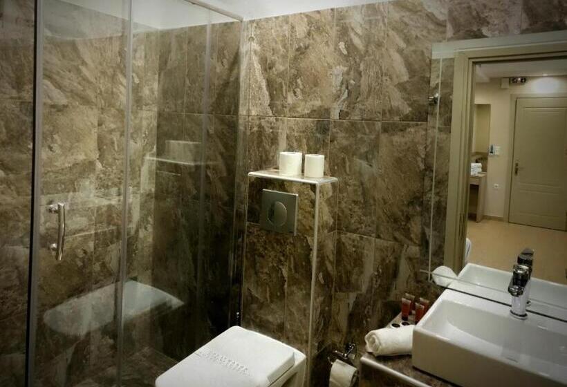 חדר משפחתי, Filippion