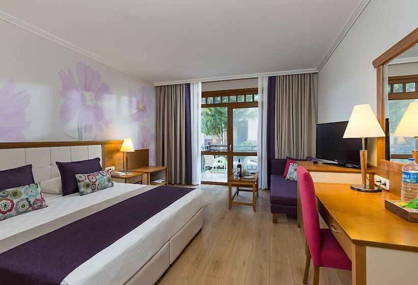 اتاق خانوادگی, Club Feliciavillage