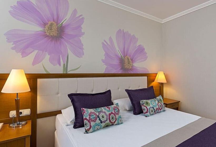 اتاق خانوادگی, Club Feliciavillage