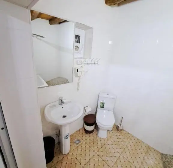 اتاق استاندارد چهار تخته, Mekhtarin