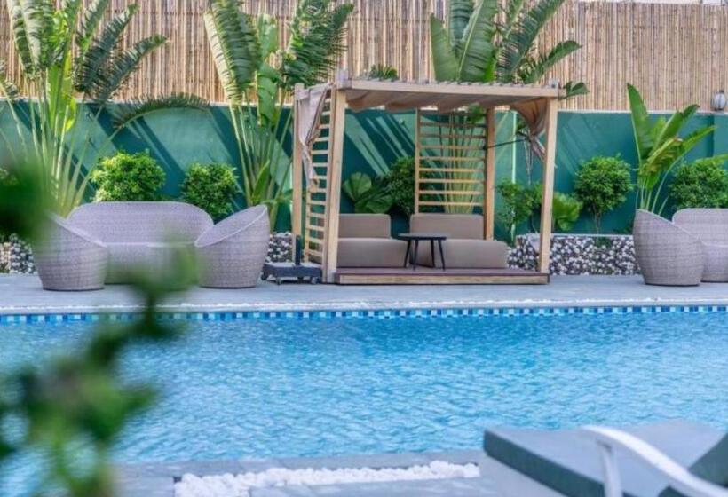 اتاق لوکس با بالکن, The Palms Hotel By Hmg