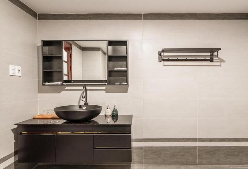 اتاق لوکس با بالکن, The Palms Hotel By Hmg