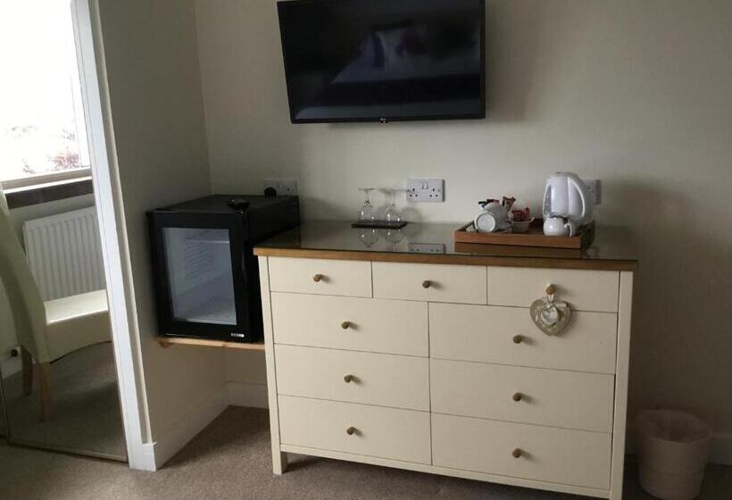 Standard Room, The Gables