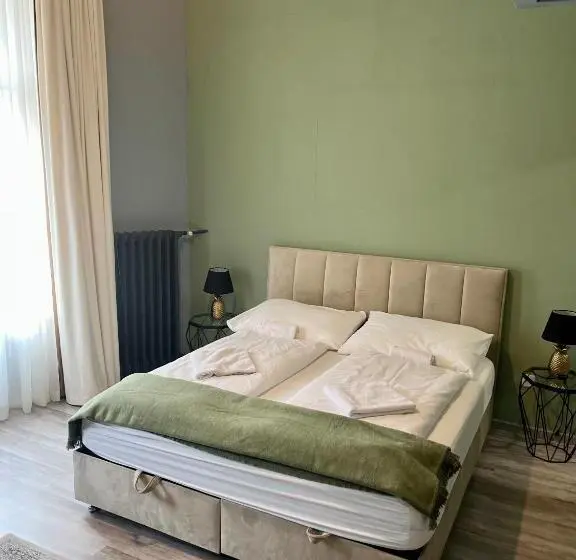 اتاق لوکس با تخت بزرگ, W Urban Suites Budapest