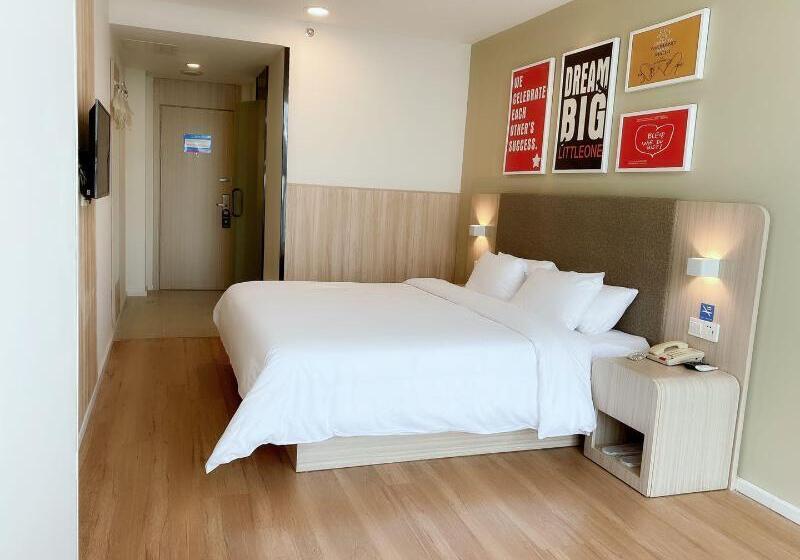 Camera Standard, Hanting Wuxi Railway Station South Square