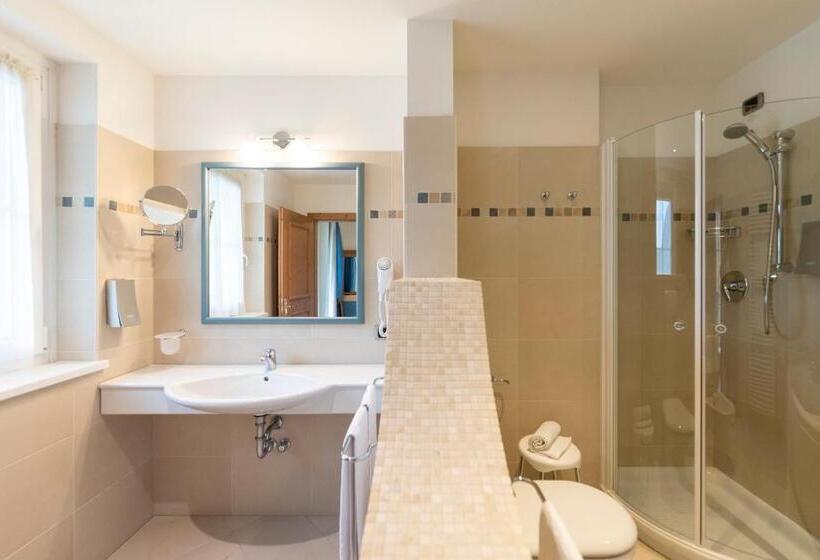 סוויטת ג'וניור עם מרפסת, Lido   Green & Slow Life