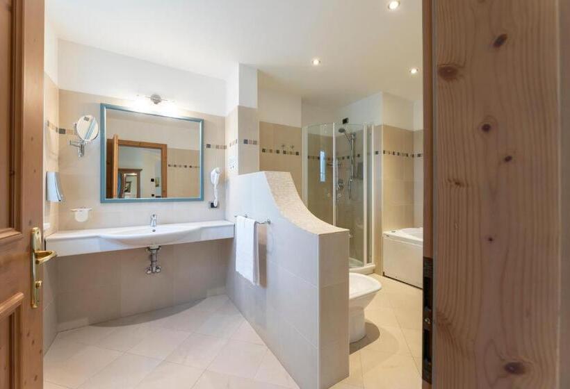 סוויטת ג'וניור עם מרפסת, Lido   Green & Slow Life