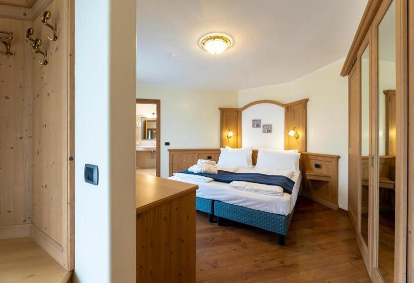 סוויטת ג'וניור עם מרפסת, Lido   Green & Slow Life