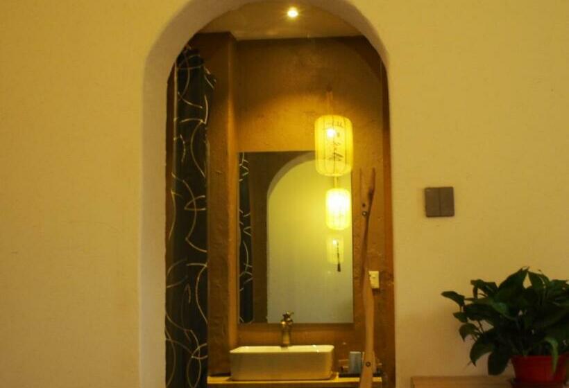 Ekonomik Oda, Right Here