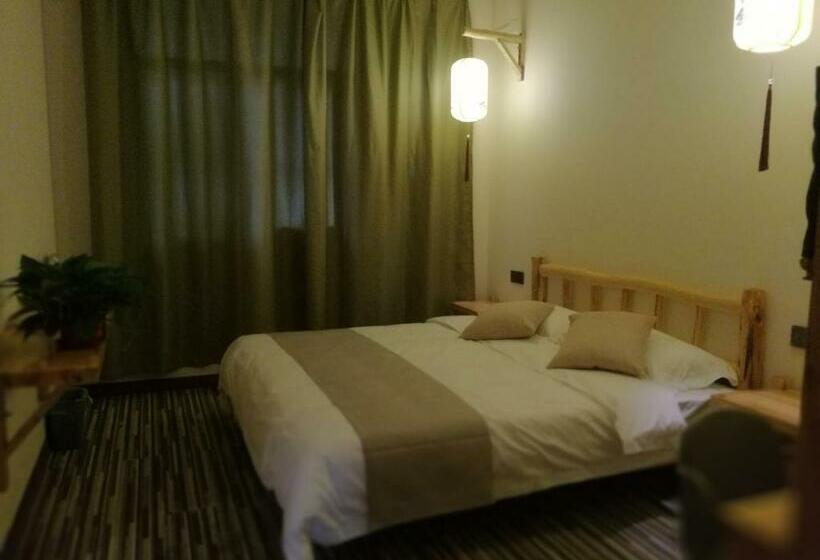 Ekonomik Oda, Right Here