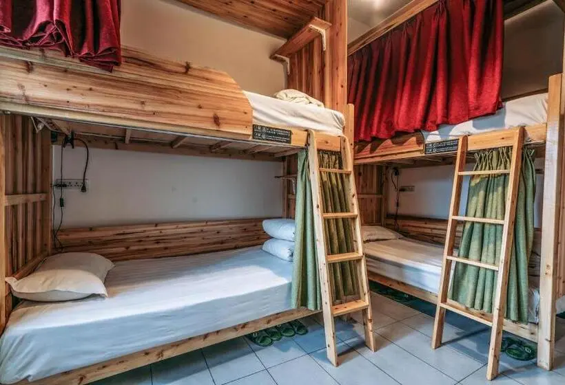 ルームシェアのワンベッド, Chengdu Flipflop Hostel Poshpacker