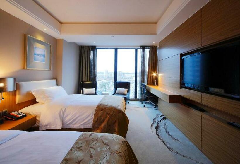 غرفة قياسية مطلّة علي النهر, Dw