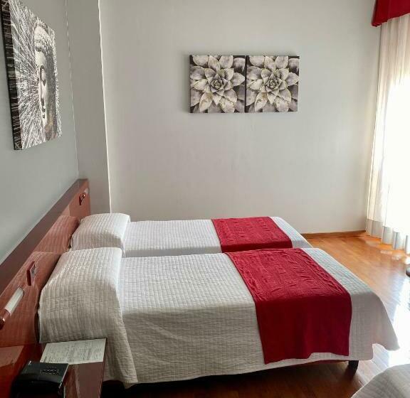 标准三人间, Master