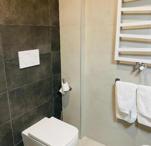 舒适型房间, Master