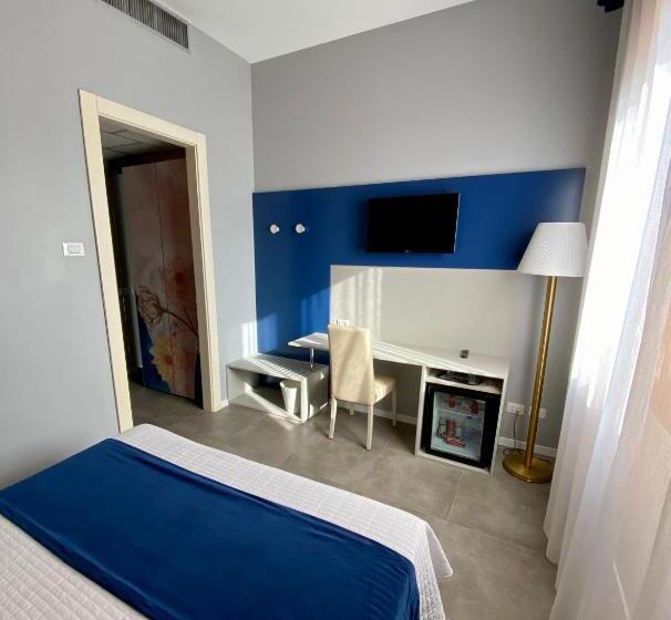 舒适型房间, Master