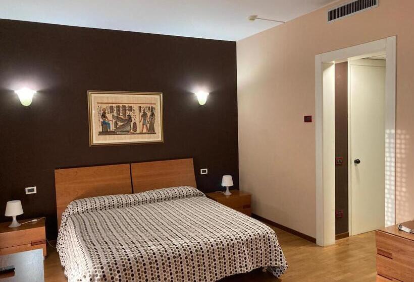 高级大房间, Master