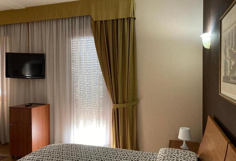 高级大房间, Master