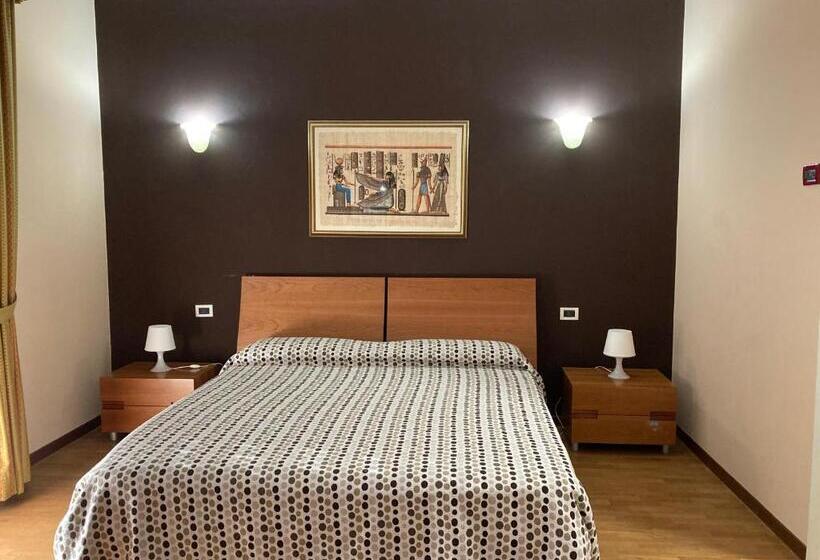 高级大房间, Master