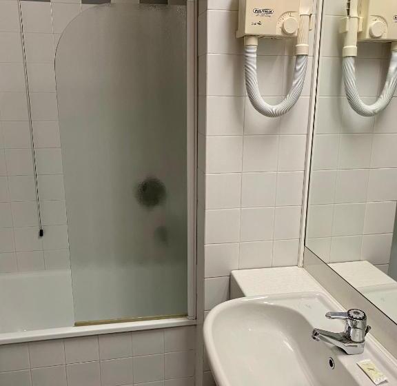 四人标准间, Master