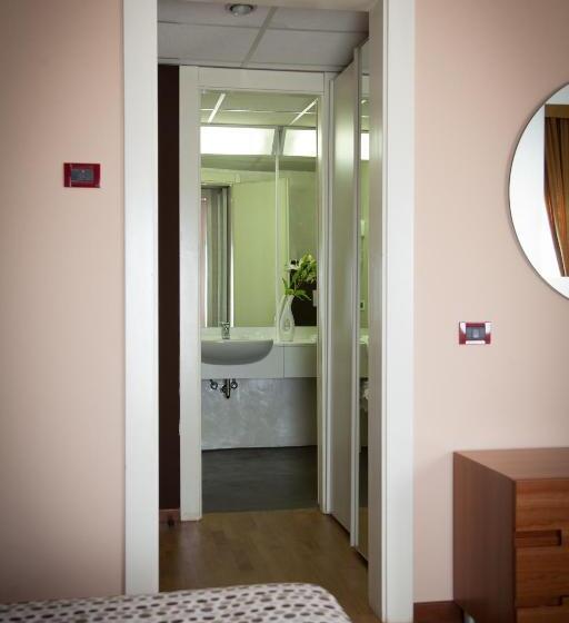 四人标准间, Master