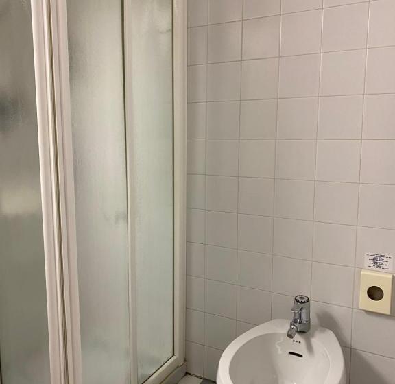 标准单人间, Master