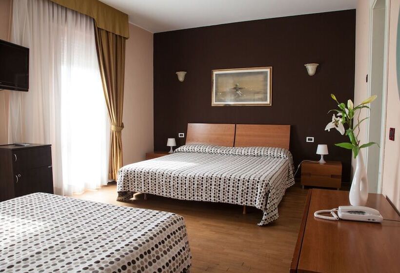 高级大房间, Master