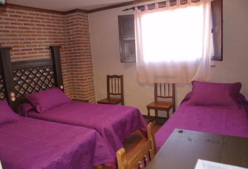 غرفة قياسية ثلاثية, Rural El Rocal