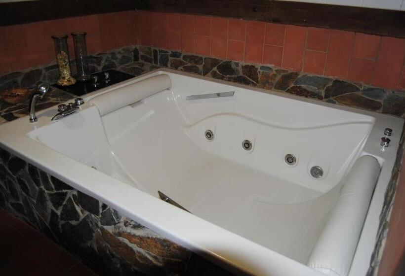 جناح مزود بجاكوزى, Rural El Rocal