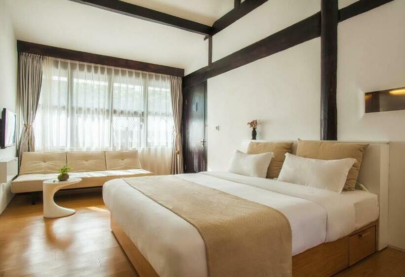 اتاق لوکس, The Bivou Lijiang