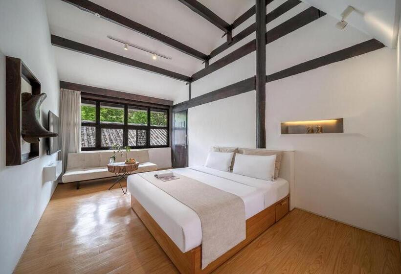 اتاق لوکس, The Bivou Lijiang