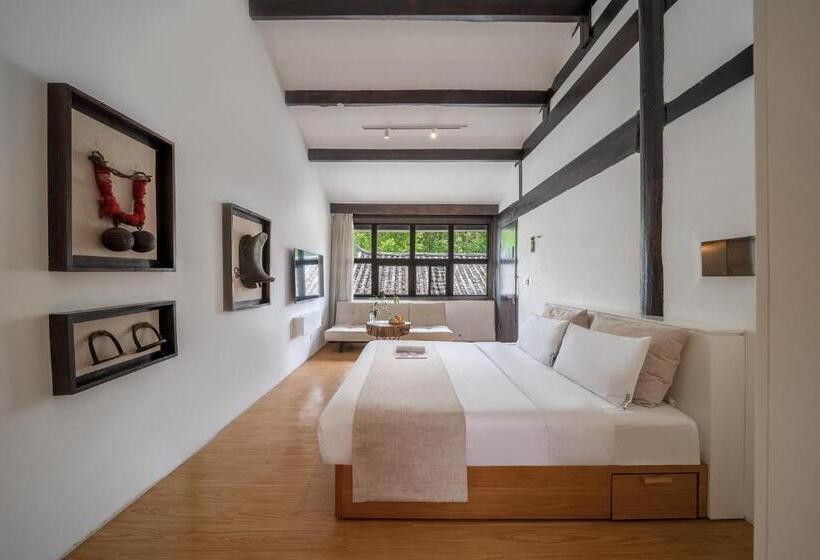 اتاق لوکس, The Bivou Lijiang