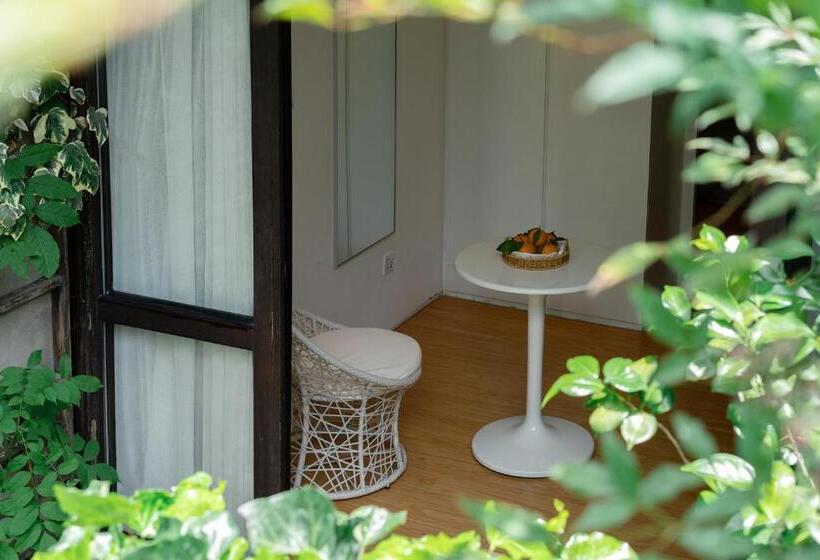 اتاق لوکس, The Bivou Lijiang