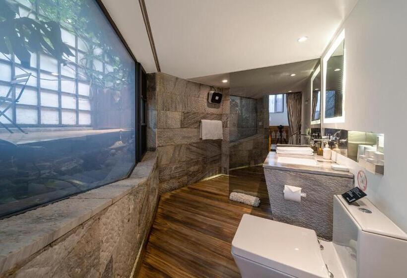 سوییت جونیور, The Bivou Lijiang