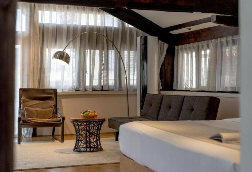 سوییت, The Bivou Lijiang