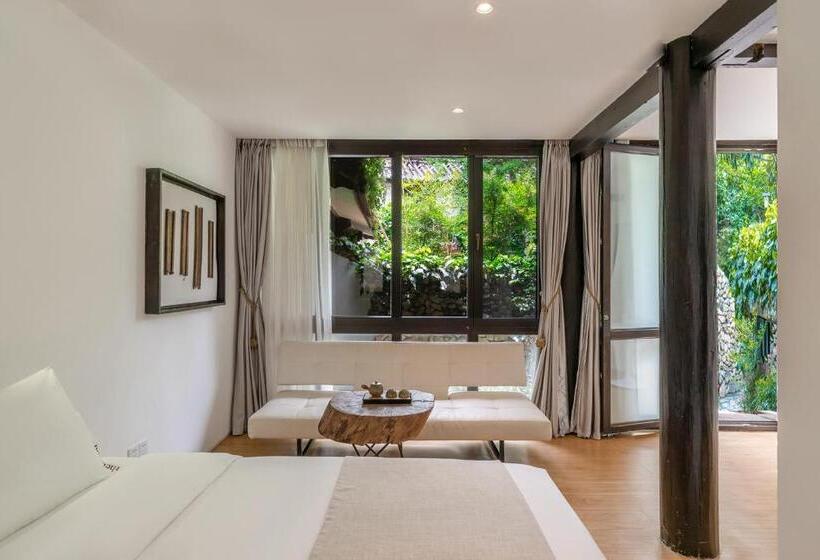 اتاق لوکس, The Bivou Lijiang