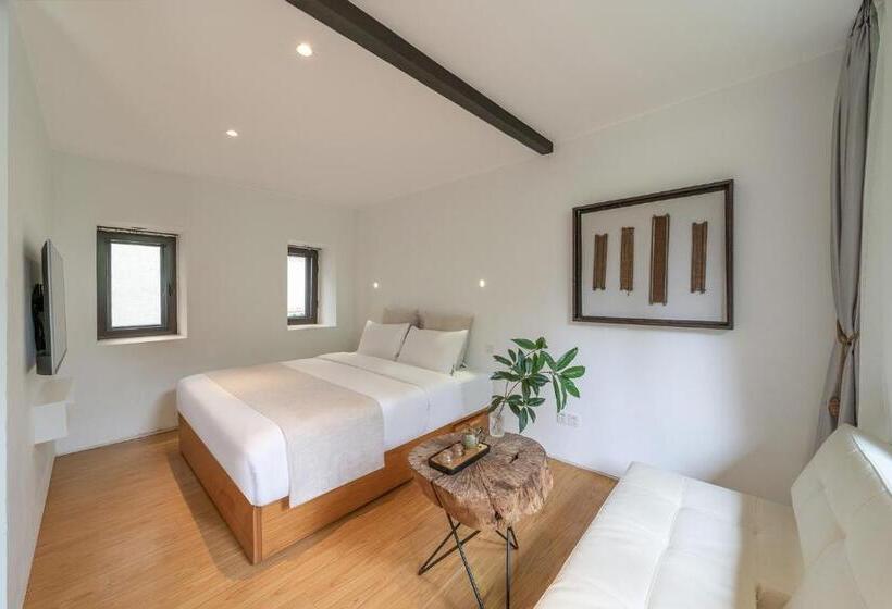 اتاق لوکس, The Bivou Lijiang