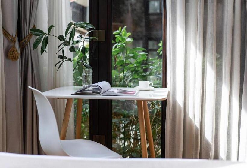 اتاق استاندارد, The Bivou Lijiang