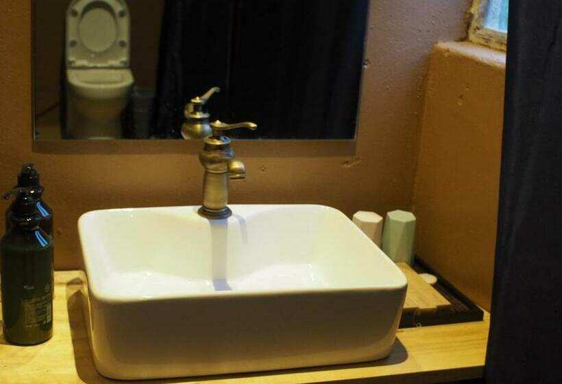 Standart Oda, Right Here