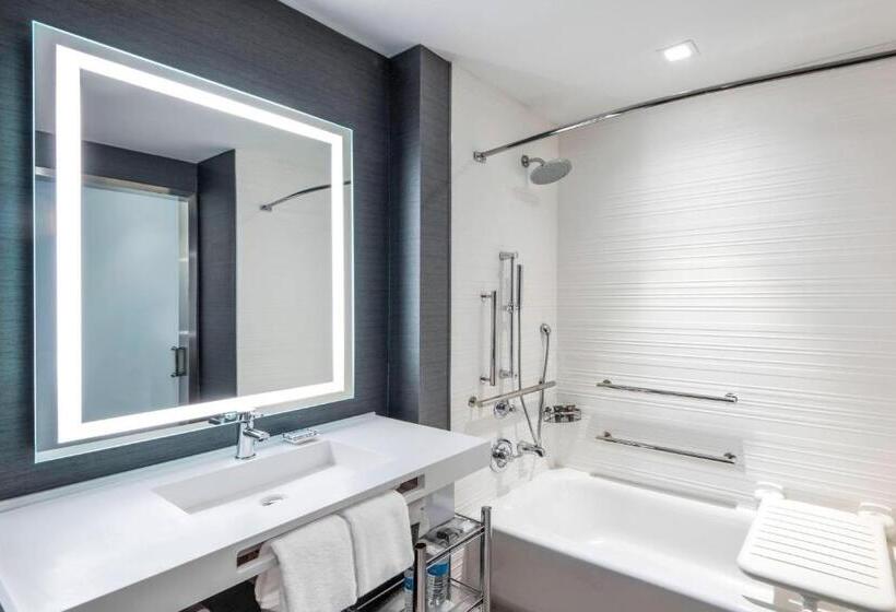 장애인을 위한 킹사이즈 침대 스탠다드 룸, Ac Hotel By Marriott Denver Downtown