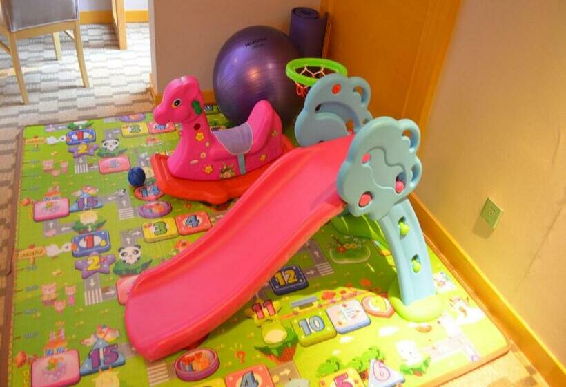 Family Suite, Hui Fu Jinling
