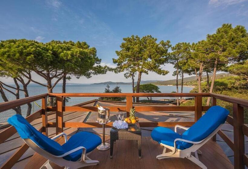 جناح جونيور مطلّ علي البحر, La Bussola Beach