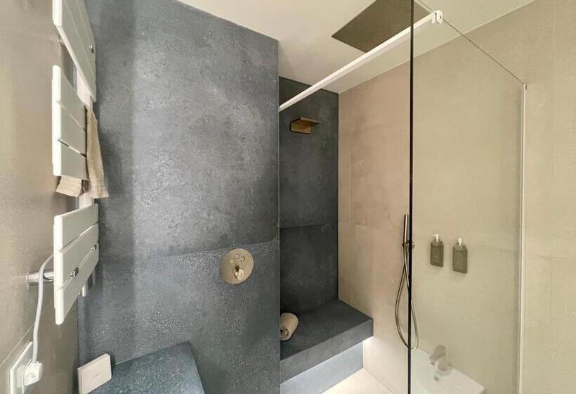 جناح مطلّ علي البحر, La Bussola Beach